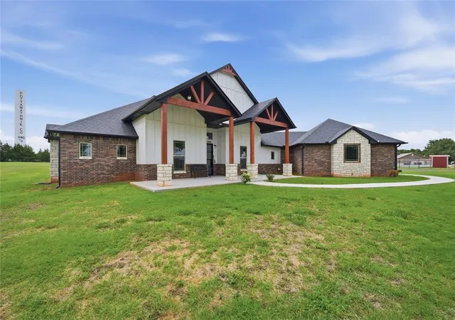 Homes for sale in Mc Loud, OK | 19213 W Walker Rd, Mc Loud, OK 74851 | MLS# 1236170