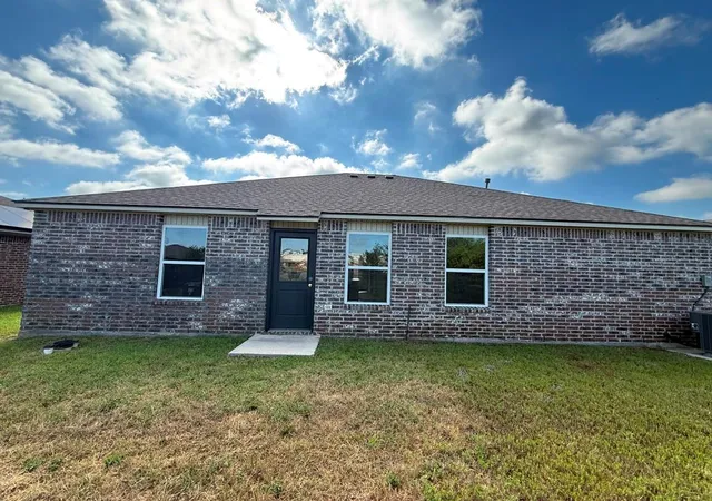 Homes for sale in Newcastle, OK | 695 Foxtail Dr, Newcastle, OK 73065 | MLS# 1236176