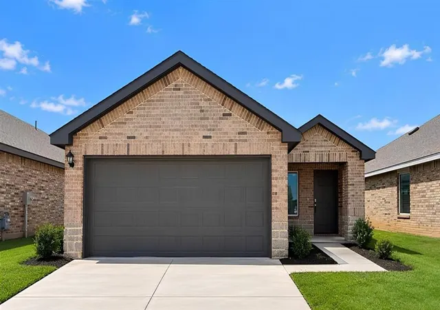 Photo 1 of Sale Pending at 10521 Red Thistle Dr, Oklahoma City, OK 73114 | MLS# 1236178 | Listing updated on 2026-09-28