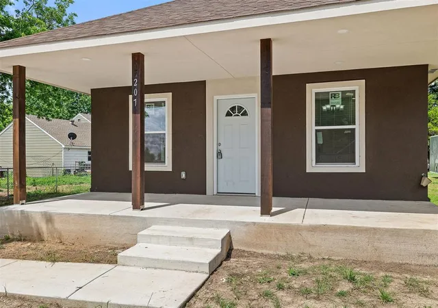 Photo 3 of Single family home for sale at 207 N K Ave, El Reno, OK 73036 | MLS# 1236190 | Listing updated on 2026-08-05