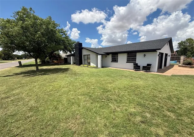 Photo 1 of Sale Pending at 1209 S Trail Dr, Altus, OK 73521 | MLS# 1236193 | Listing updated on 2026-09-17
