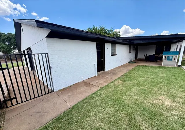 Homes for sale in Altus, OK | 1209 S Trail Dr, Altus, OK 73521 | MLS# 1236193