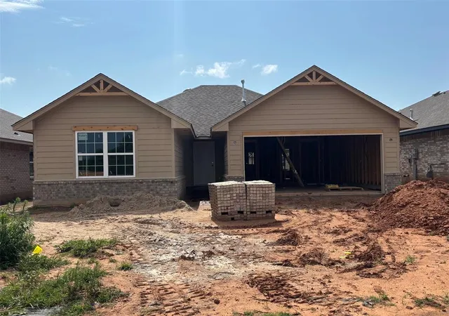 Homes for sale in Yukon, OK | 1905 Sage Valley Ter, Yukon, OK 73099 | MLS# 1236197