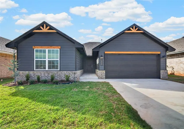 Single family home for sale at 1905 Sage Valley Ter, Yukon, OK 73099 | MLS# 1236197
