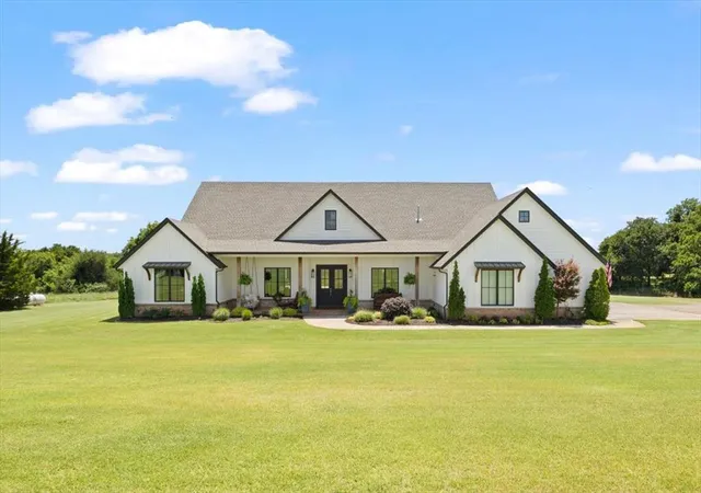 1st image of 2560 S Sara Ave, Blanchard, OK 73010 | MLS# 1236221