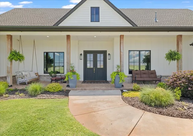 2nd image of 2560 S Sara Ave, Blanchard, OK 73010 | MLS# 1236221