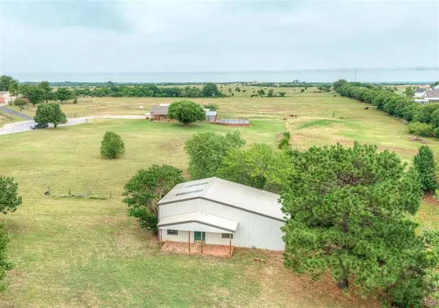 27th image of 1085 Pioneer Rd, Tuttle, OK 73089 | MLS# 1236223