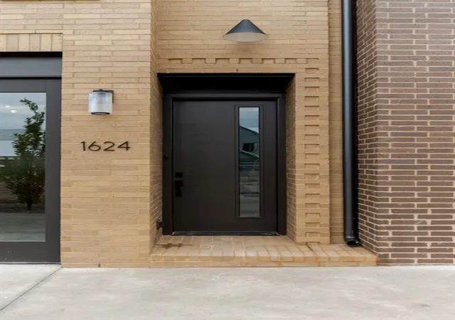 Photo 3 of Townhouse for sale at 1624 Spoke St, Oklahoma City, OK 73108 | MLS# 1236234 | Listing updated on 2026-10-07
