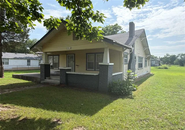 Homes for sale in Wewoka, OK | 501 E Seminole Ave, Wewoka, OK 74884 | MLS# 1236255