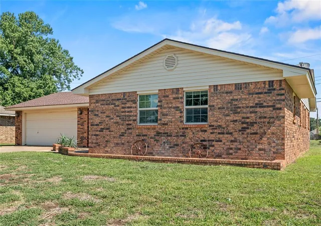 Homes for sale in Watonga, OK | 537 Sunset Dr, Watonga, OK 73772 | MLS# 1236257