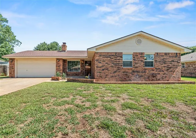 Homes for sale in Watonga, OK | 537 Sunset Dr, Watonga, OK 73772 | MLS# 1236257