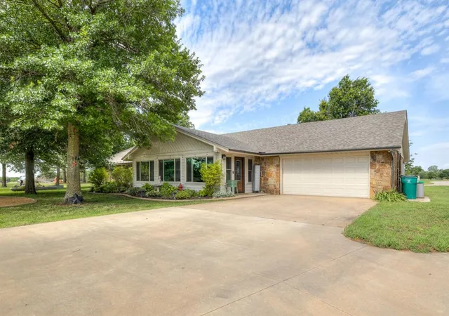 1st image of 7025 S Cimarron Rd, Yukon, OK 73099 | MLS# 1236294