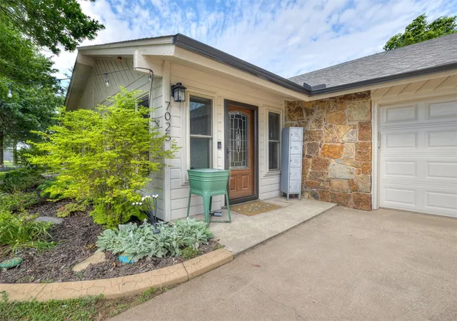 5th image of 7025 S Cimarron Rd, Yukon, OK 73099 | MLS# 1236294