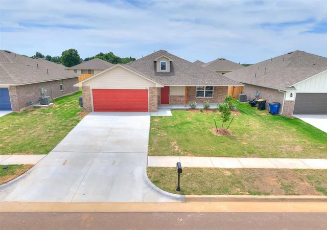 1st image of 925 Hazy Brook Cir, Chickasha, OK 73018 | MLS# 1236295