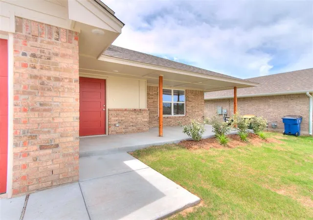 2nd image of 925 Hazy Brook Cir, Chickasha, OK 73018 | MLS# 1236295
