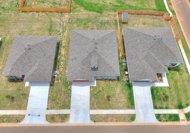 3rd image of 925 Hazy Brk Cir, Chickasha, OK 73018 | MLS# 1236295