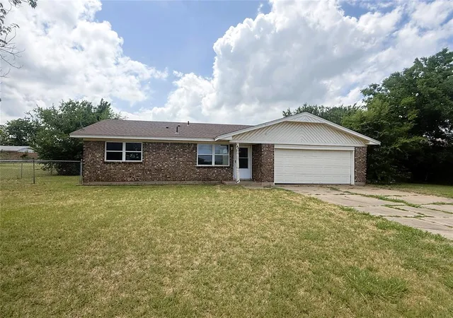 Homes for sale in Chickasha, OK | 122 Glenhaven Dr, Chickasha, OK 73018 | MLS# 1236319