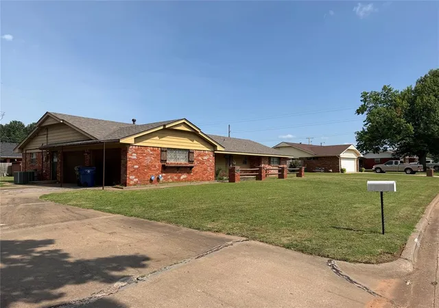 2nd image of 203 Elmhurst Dr, Chickasha, OK 73018 | MLS# 1236320