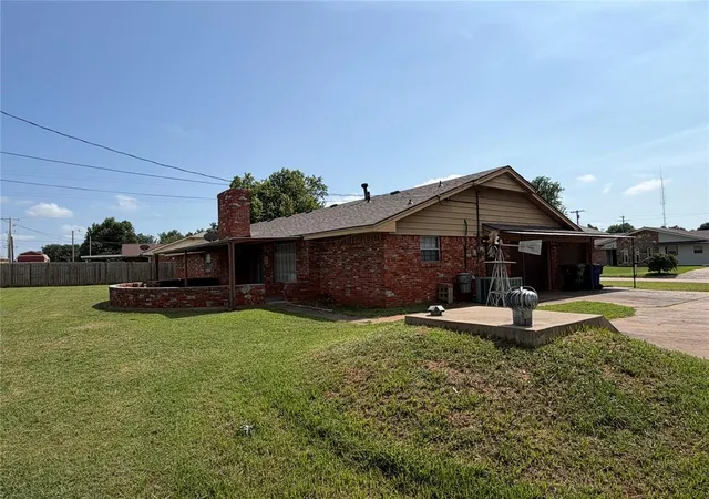4th image of 203 Elmhurst Dr, Chickasha, OK 73018 | MLS# 1236320