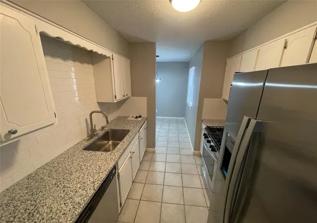 Listing Photo 4 - Condo for sale in building located at 6724 N Meridian Ave, Oklahoma City, OK 73116 - Unit #B
