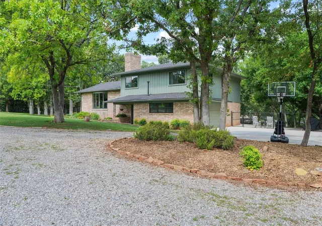 Photo 3 of Single family home for sale at 2901 NE 120th Street, Oklahoma City, OK 73131 | MLS# 1236329 | Listing updated on 2026-09-02
