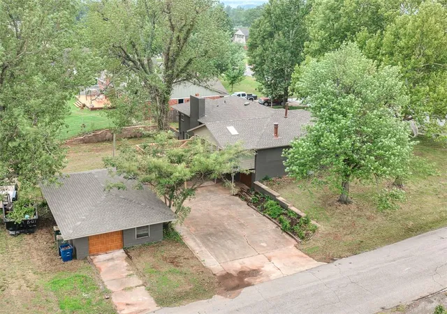 Homes for sale in Blanchard, OK | 824 N Main St, Blanchard, OK 73010 | MLS# 1236339