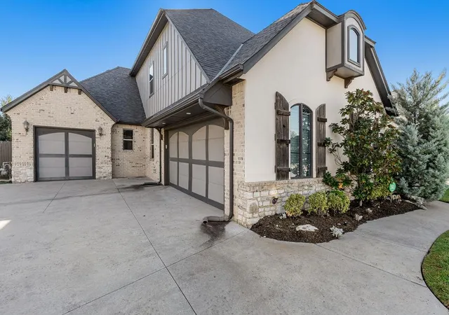 Photo 3 of Single family home for sale at 5308 Gateway Brg Ct, Edmond, OK 73034 | MLS# 1236344 | Listing updated on 2026-10-15