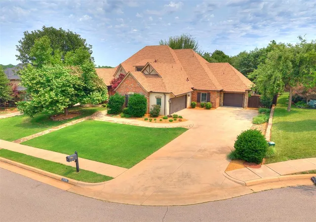 Photo 3 of Single family home for sale at 1108 Iron Brg Ct, Edmond, OK 73034 | MLS# 1236352 | Listing updated on 2026-09-19