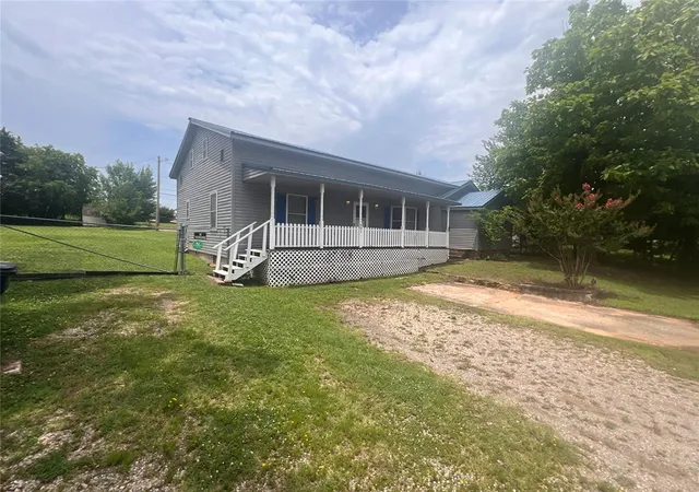Homes for sale in Seminole, OK | 801 N 2Nd St, Seminole, OK 74868 | MLS# 1236361