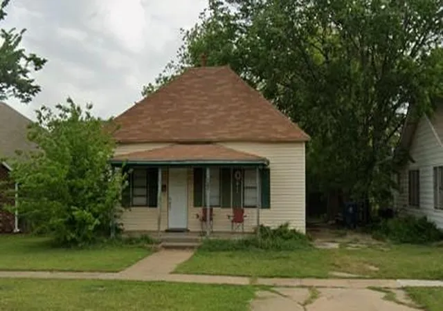 1st image of 211 W Main St, Edmond, OK 73003 | MLS# 1236363
