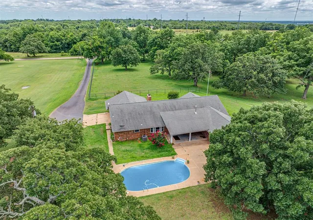 Homes for sale in Chandler, OK | 344532 E 890 Rd, Chandler, OK 74834 | MLS# 1236371