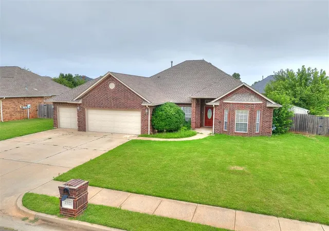 2nd image of 2321 Sw 94th St, Oklahoma City, OK 73159 | MLS# 1236372