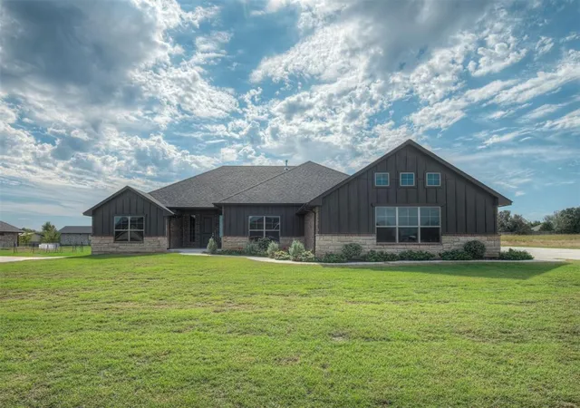 Single family home for sale at 8681 Oak Tree Cir, Edmond, OK 73025 | MLS# 1236376