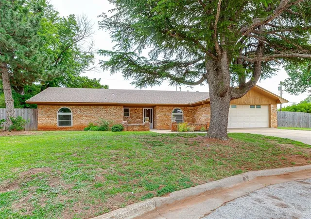 Homes for sale in Chickasha, OK | 149 Orchard Dr, Chickasha, OK 73018 | MLS# 1236379