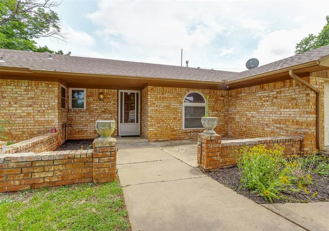 Homes for sale in Chickasha, OK | 149 Orchard Dr, Chickasha, OK 73018 | MLS# 1236379