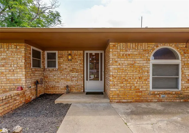 Homes for sale in Chickasha, OK | 149 Orchard Dr, Chickasha, OK 73018 | MLS# 1236379