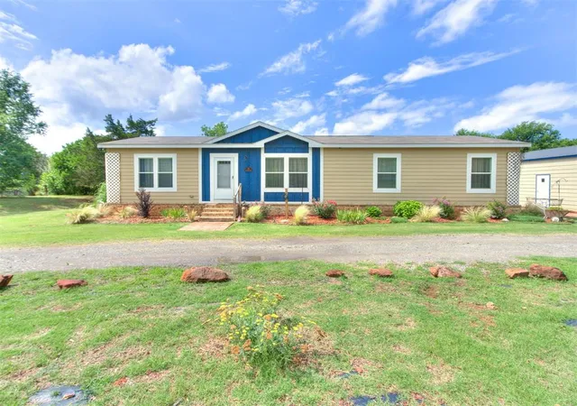 Homes for sale in Crescent, OK | 151 Cimarron Rd, Crescent, OK 73028 | MLS# 1236381