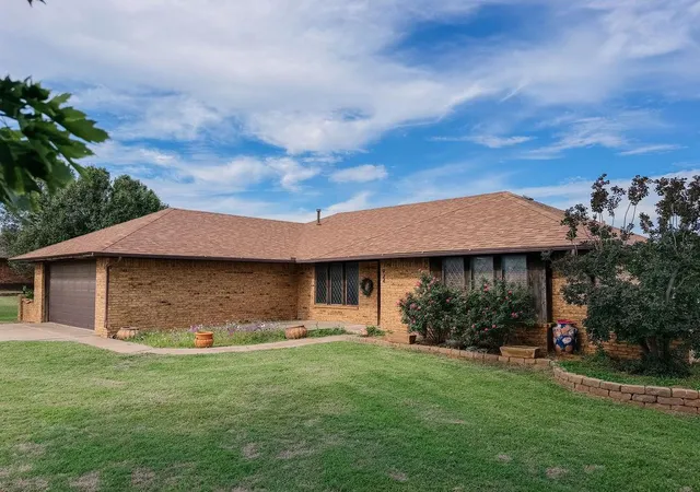 Homes for sale in Hinton, OK | 924 N Aspen Ave, Hinton, OK 73047 | MLS# 1236422