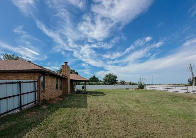 Homes for sale in Hinton, OK | 924 N Aspen Ave, Hinton, OK 73047 | MLS# 1236422