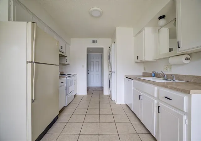 image of 1717 E Lindsey St #2, Norman, OK 73071 | MLS# 1236424