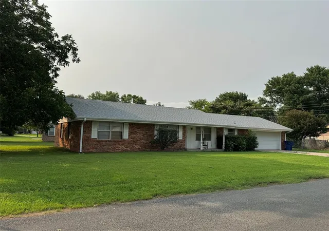 Homes for sale in Stratford, OK | 900 Sherry Dr, Stratford, OK 74872 | MLS# 1236429