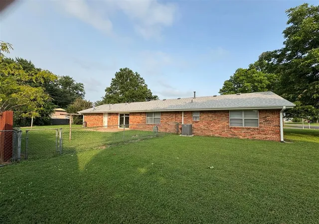 Homes for sale in Stratford, OK | 900 Sherry Dr, Stratford, OK 74872 | MLS# 1236429