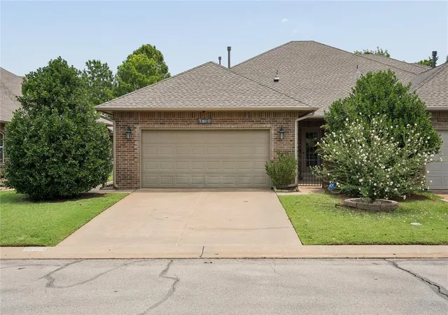 Homes for sale in Edmond, OK | 16104 Vintage Ct, Edmond, OK 73013 | MLS# 1236430