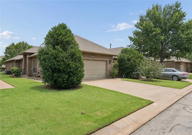 Homes for sale in Edmond, OK | 16104 Vintage Ct, Edmond, OK 73013 | MLS# 1236430