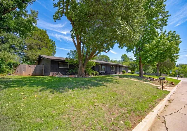 5th image of 2757 Walnut Rd, Norman, OK 73072 | MLS# 1236453