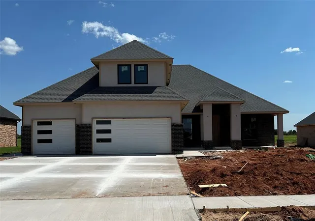 Homes for sale in Mustang, OK | 2226 W Cole Dr, Mustang, OK 73064 | MLS# 1236456