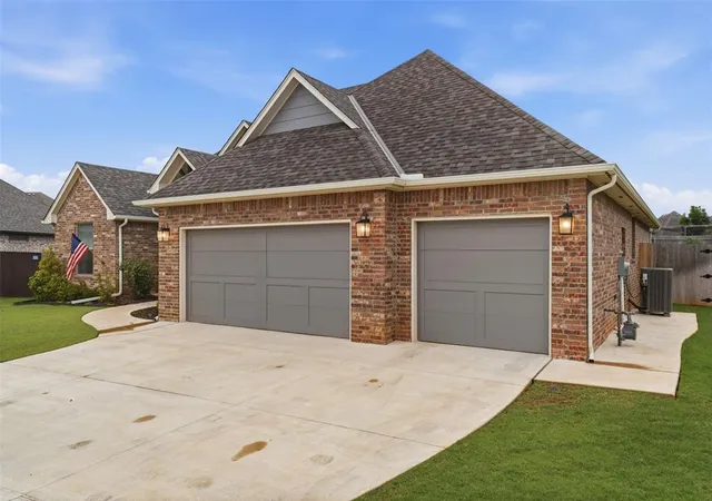 Homes for sale in Mustang, OK | 5716 Gold Stone Ct, Mustang, OK 73064 | MLS# 1236463