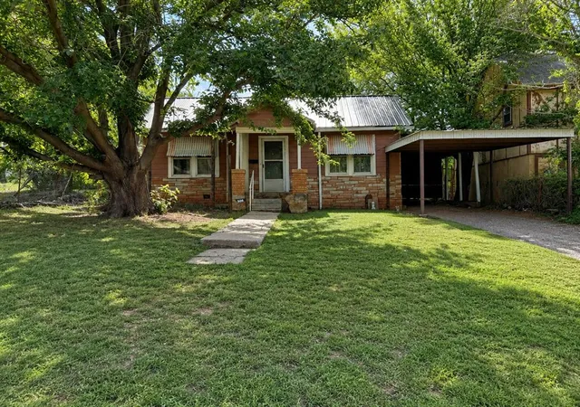 Homes for sale in Sayre, OK | 506 N 2nd St, Sayre, OK 73662 | MLS# 1236478