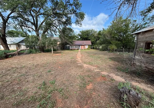 Homes for sale in Sayre, OK | 506 N 2nd St, Sayre, OK 73662 | MLS# 1236478