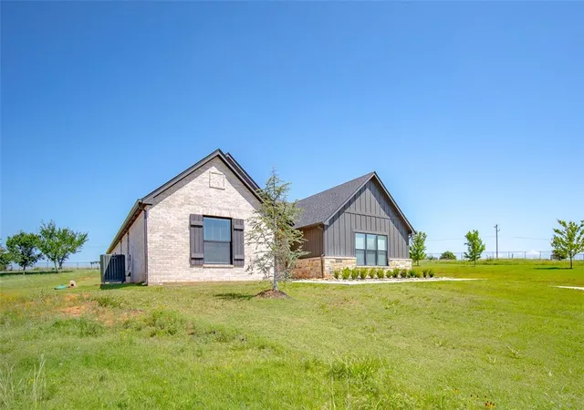 2nd image of 2280 Cottage Ln, Blanchard, OK 73010 | MLS# 1236489